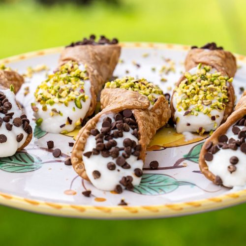 Cannolo Siciliano Metà Ricotta E Metà Crema Al Pistacchio