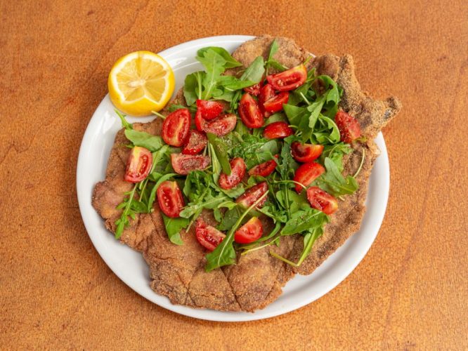 Cotoletta Primavera Con Rucola E Pomodori