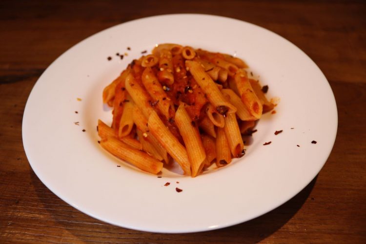 Penne Con Pomodorini Pachino E Basilico O All'arrabbiata