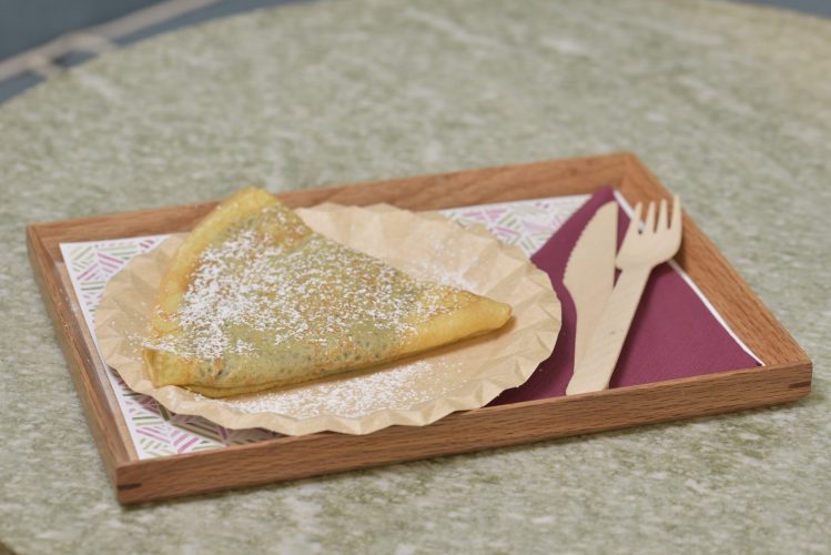 Crêpe Con Coulis Di Lamponi E Panna Montata