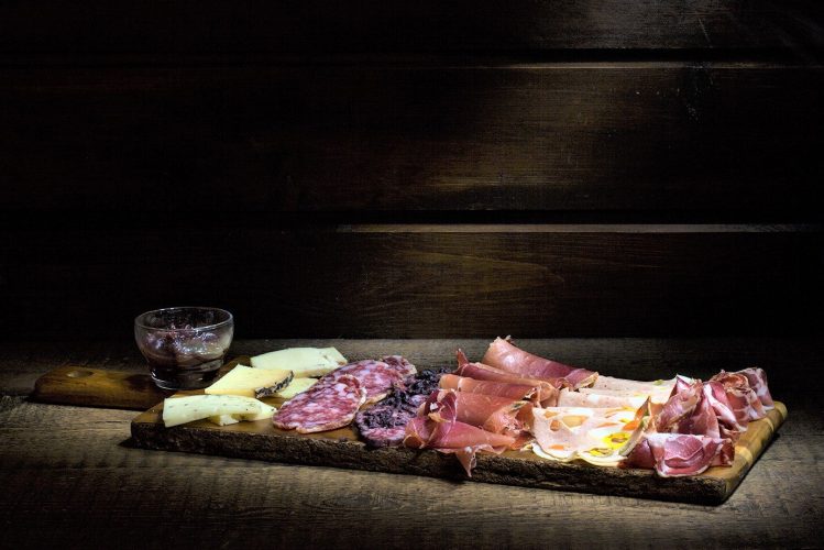 Tagliere Di Affettati Misti Del Gran Sasso E Pecorino Di Farindola