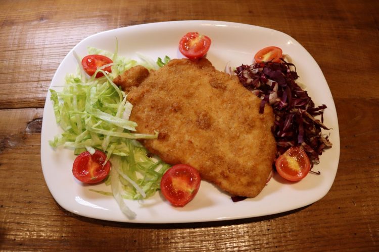 Scaloppina Alla Milanese Con Misticanza