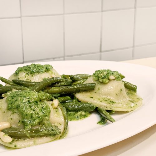 Ravioloni Caserecci Ripieni Di Pesto Di Basilico