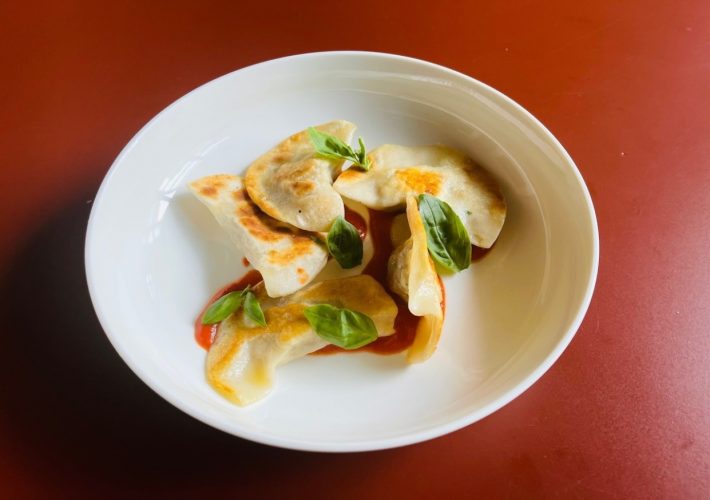 Ravioli Di Gamberi Con Salsa Al Pomodoro Affumicato